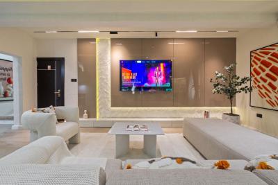 Cozy 2 Bedroom Apartment with Swimming Pool ‍️ , Ps5, Functional, Lekki Phase 1, Lekki, Lagos, Flat / Apartment Short Let