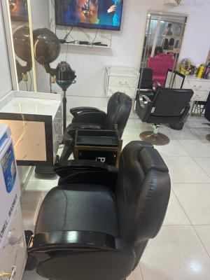 Exquisite and Topnotch Unisex Hair Salon, in an Estate Off Admiralty Way, Lekki Phase 1, Lekki, Lagos, Commercial Property for Rent