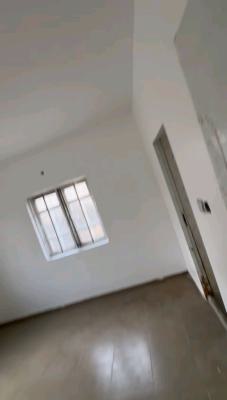 a Standard and Spacious 2bedroom Apartment,, Prince Idris Street, Oworonshoki, Shomolu, Lagos, Flat / Apartment for Rent