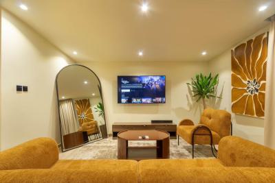 2  Bedroom Apartment . Please Emphasis on Getting a Really Cool Place., Ikoyi, Lagos, Flat / Apartment Short Let