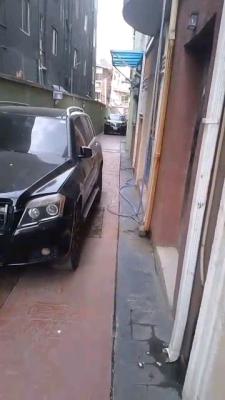 Standard N Executive  Mini Flat, Adekunle, Yaba, Lagos, Mini Flat (room and Parlour) for Rent