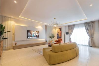 a Brand New Luxury 3bedroom  with Gym, Balconies, Bathrobes, Washing M, Lekki Phase 1, Lekki, Lagos, Flat / Apartment Short Let