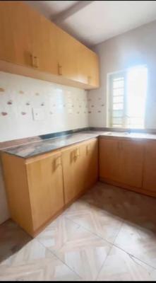 Lovely 2 Bedroom Flat, Shomolu, Lagos, Flat / Apartment for Rent