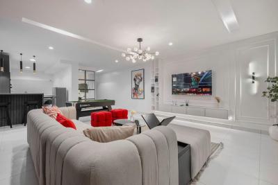 Newly Improved 3-bedroom W/private Cinema & X-box Now Availabl, Victoria Island (vi), Lagos, Flat / Apartment Short Let