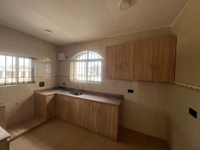 Nicely Renovated 3 Bedroom Flat (up Floor), Lekki Phase 1, Lekki, Lagos, Flat / Apartment for Rent