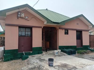 3-bedroom Flat Bungalow No Tiles, Abestors Ceiling. Video Available, Akoka, Yaba, Lagos, Flat / Apartment for Rent