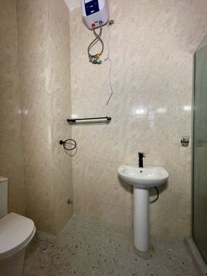 2bedroom Apartment in Ikota Available, Ikota, Lekki, Lagos, Flat / Apartment for Rent