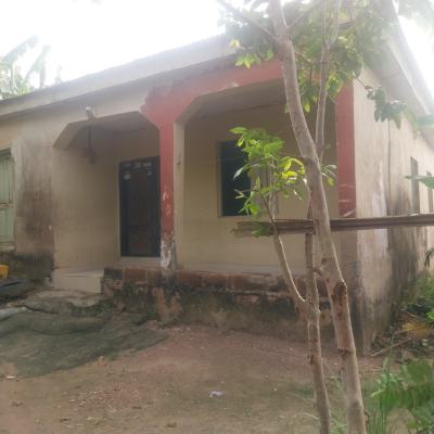 Demolishable Structure on 443.897 Sqms Off Ajegunle B/stop Magboro, Ajegunle Est of Ajegunle B/stop Magboro, Magodo, Lagos, Mixed-use Land for Sale