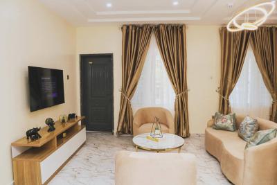 Beautiful 2 Bedroom Apartment, Oladipupo Bateye, Ikeja Gra, Ikeja, Lagos, Flat / Apartment Short Let