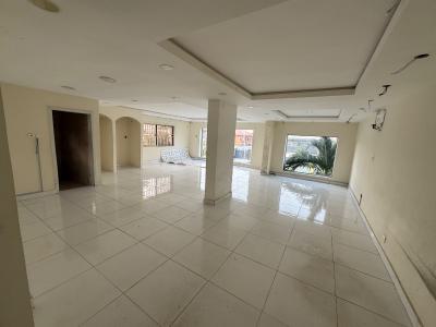 150sqm Shop Space Facing a Busy Road on The Ground Floor in Lekki., Off Admiralty Way Lekki, Lekki Phase 1, Lekki, Lagos, Shop for Rent