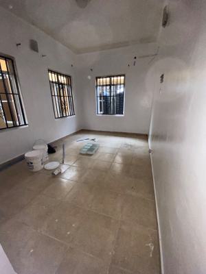 Luxurious, Standard, and Very Spacious Single Room Downstairs, Chevron Drive Bera Estate, Lekki Expressway, Lekki, Lagos, Flat / Apartment for Rent