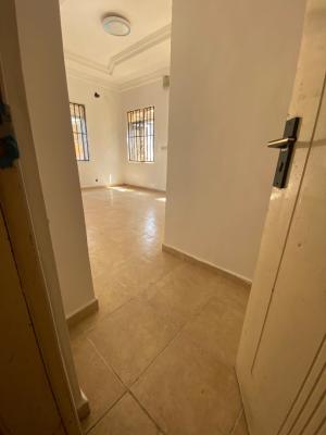 Luxurious, Standard, and Very Spacious  Single Room, Chevron Drive, Lekki Expressway, Lekki, Lagos, Flat / Apartment for Rent