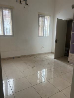 *spacious Room Upstairs(shared), Chevron Drive, Lekki, Lagos, Flat / Apartment for Rent
