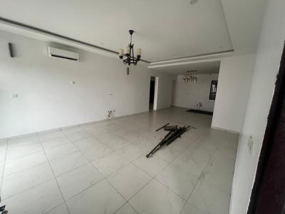 Spacious 3bedroom 3rd Floor with Bq N Acs, Lekki Phase 1, Lekki, Lagos, Flat / Apartment for Rent