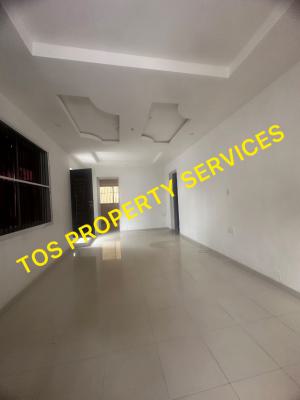 2 Bedroom Apartment in an Estate, Off Herbert Macaulay Way, Yaba, Lagos, Flat / Apartment for Rent