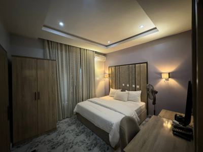 L & L Emerald Studio Apartment, Pedro, Gbagada, Lagos, Flat / Apartment Short Let