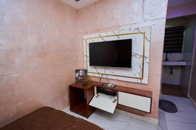 L & L Paris Studio Apartment, Layi Otegbade Street, Pedro, Gbagada, Lagos, Flat / Apartment Short Let