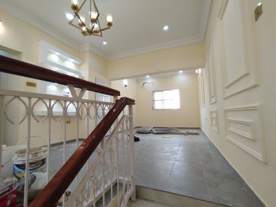 Well Renovated 2 Bedroom Apartment, Off Admiralty Way, Lekki Phase 1, Lekki, Lagos, Flat / Apartment for Rent