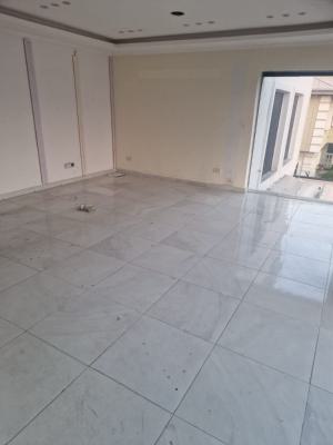 230sqm Shop Space on First Floor, Lekki Phase 1, Lekki, Lagos, Shop for Rent