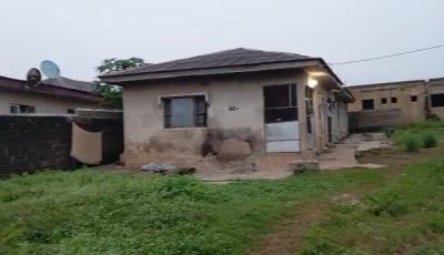 Bungalow on Full Pl  4 Units  of Mini Flats   on  Full Plot of Land, Paraffin Ikorodu, Agbowa, Ikorodu, Lagos, Detached Bungalow for Sale