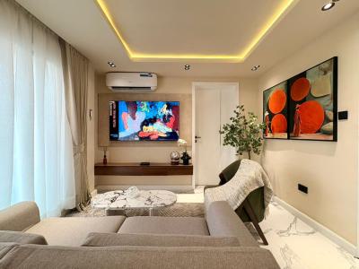 Chic Boutique 1 Bedroom Apartment W/pool, Gym & Balcony, Off Admiralty Way, Lekki Phase 1, Lekki, Lagos, Mini Flat (room and Parlour) Short Let