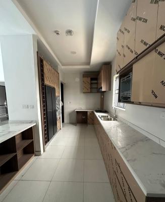 Newly Built and Serviced with 24/7 Power Supply 3 Bedroom En-suite Fla, Lekki Phase 1, Lekki, Lagos, Flat / Apartment for Rent