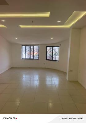 Well Renovated 4 Bedroom Flat in Omole Phase 1, Omole Phase 1, Omole Phase 1, Ikeja, Lagos, Flat / Apartment for Rent