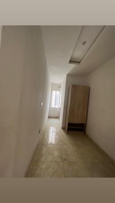 Neat Room in a Shared Apartment, Royal Pine, Orchid Road, Lekki, Lagos, Self Contain (single Rooms) for Rent