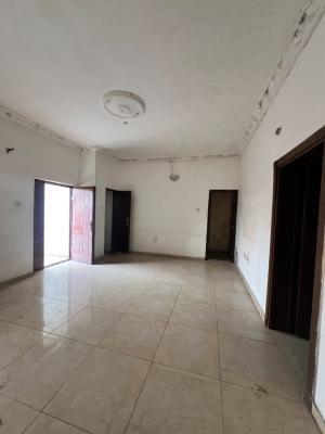 Spacious 2 Bedroom Apartment, Lekki Phase 1, Lekki, Lagos, Flat / Apartment for Rent