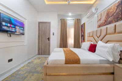 Luxury Three Bedroom Apartment, Freedom Way, Lekki Phase 1, Lekki, Lagos, House Short Let