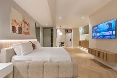 Luxury Studio Apartment with Gym and En-suite Rooms., Admiralty Way, Lekki Phase 1, Lekki, Lagos, Flat / Apartment Short Let