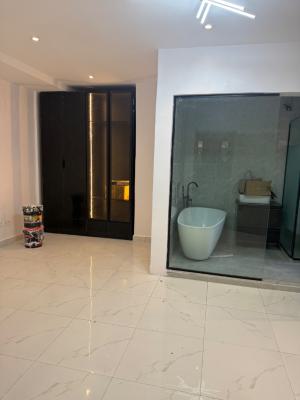 Modern & Luxury Large 1 Bedroom Apartment, Lekki Phase 1, Lekki, Lagos, Flat / Apartment for Sale