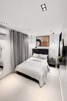 Charming Ensuite Studio Unit with Pool and Tennis Court, Comfortable Stay, Stylish Designs,, Ikoyi, Lagos, Flat / Apartment Short Let