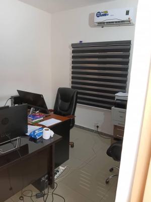 Office Space: 2 Room Bqs Available in Lekki Phase 1, Lekki Phase 1, Lekki, Lagos, Flat / Apartment for Rent