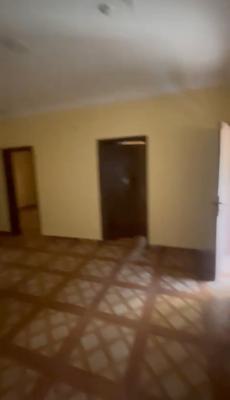 Spacious 2 Bedrooms, Adekunle, Yaba, Lagos, Flat / Apartment for Rent