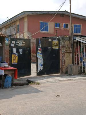 3 Bedrooms Flat, Off Omilani, Ijeshatedo, Surulere, Lagos, Flat / Apartment for Sale