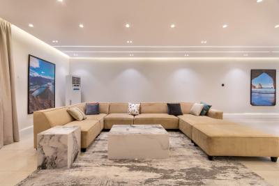 Beautiful 3 Bedroom Apartment, Lekki Phase 1, Lekki, Lagos, Flat / Apartment Short Let