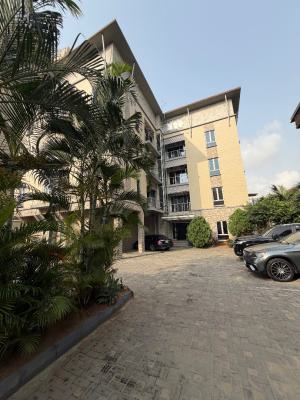 Serviced 3bedroom Flat with Pool and Bq, Lekki Phase 1, Lekki, Lagos, Flat / Apartment for Rent