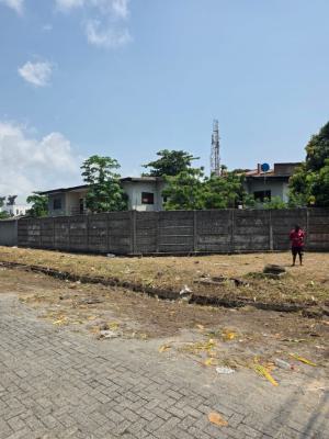 Massive Twin-duplex Property on Large Compound -- Ideal for Residential, Lekki Phase 1, Lekki, Lagos, House for Rent