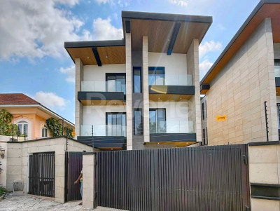 5 Bedroom Situated Within The Exclusive Environment, Banana Island, Ikoyi, Lagos, House for Sale