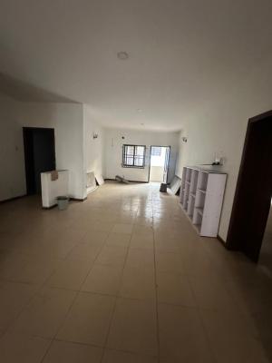 Spacious 3 Bedroom Flat, Lekki, Lagos, Flat / Apartment for Rent