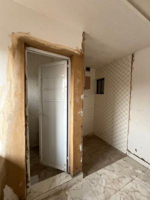 Lovely 1 Bedroom Apartment, Yaba, Lagos, Flat / Apartment for Sale