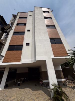 Exquisite 3 Bedroom Apartment with Bq, Yaba, Yaba, Lagos, Flat / Apartment for Sale