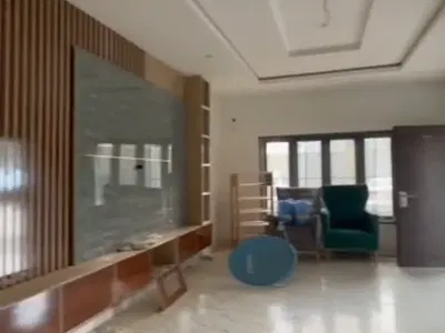 2 Bedrooms Flat