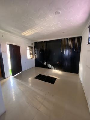 Grab This Offer of 1bedroom Penthouse Flat with 2toilet and Study Room, Off Admiralty Way, Lekki Phase 1, Lekki, Lagos, Mini Flat (room and Parlour) for Rent