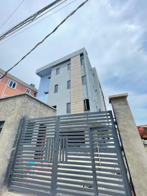 Exquisitely Built 3 Bedroom Apartment, Surulere, Lagos, Flat / Apartment for Sale