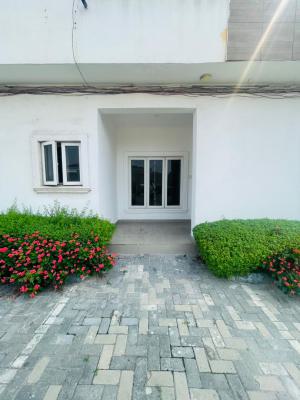 𝐖𝐄𝐋𝐋 𝐌𝐀𝐈𝐍𝐓𝐀𝐈𝐍𝐄𝐃 3 𝐁𝐄𝐃𝐑𝐎𝐎𝐌 𝐓𝐄𝐑𝐑𝐀𝐂𝐄 𝐃𝐔𝐏𝐋, Lekki, Lagos, Terraced Duplex for Rent