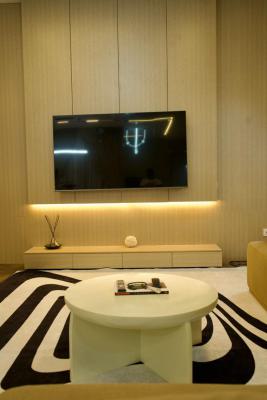 Water Front Neatly Finished and Furnished 2 Bedrooms Apartment, Off Admiralty, Lekki Phase 1, Lekki, Lagos, Flat / Apartment Short Let