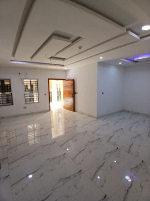 Serviced 2 Bedroom En-suite Flat, Lekki Phase 1, Lekki, Lagos, Flat / Apartment for Rent