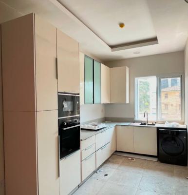 Serviced with 24/7 Power Supply 3 Bedroom En-suite Flat with an Enclos, Ikoyi, Lagos, Flat / Apartment for Rent